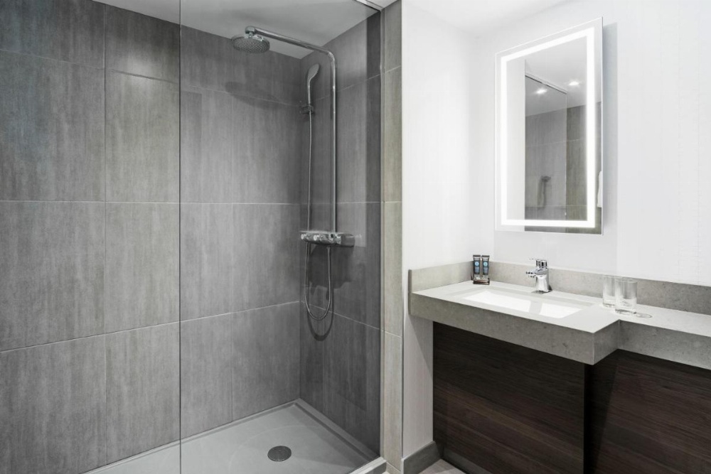 Room image 3